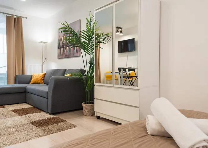 Modern Newly-Built Home By The New York Cafe